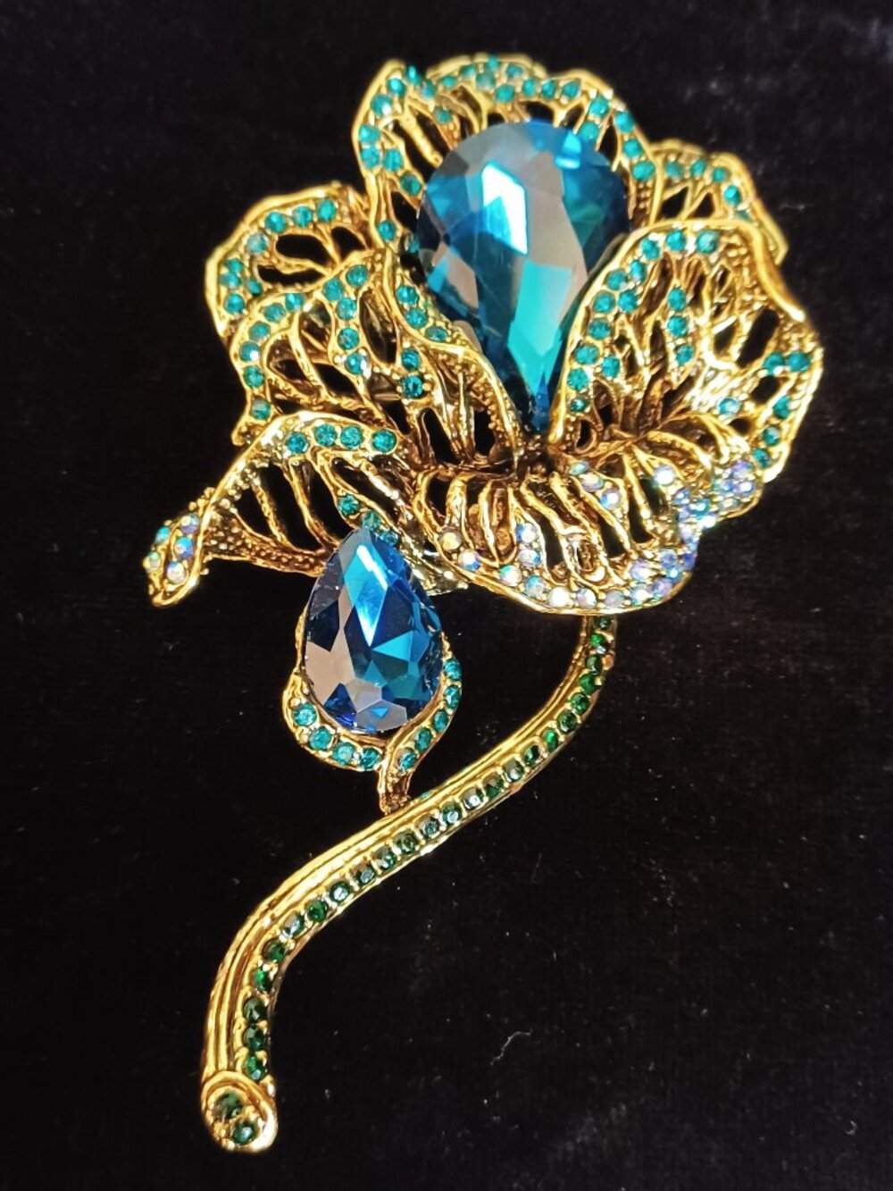 Sparkling Pendant Rhinestone 4" Brooch